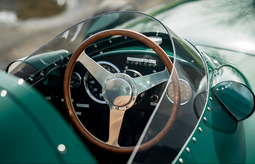 Alluxe® 1957 Vanwall VW5 Car For All Ages