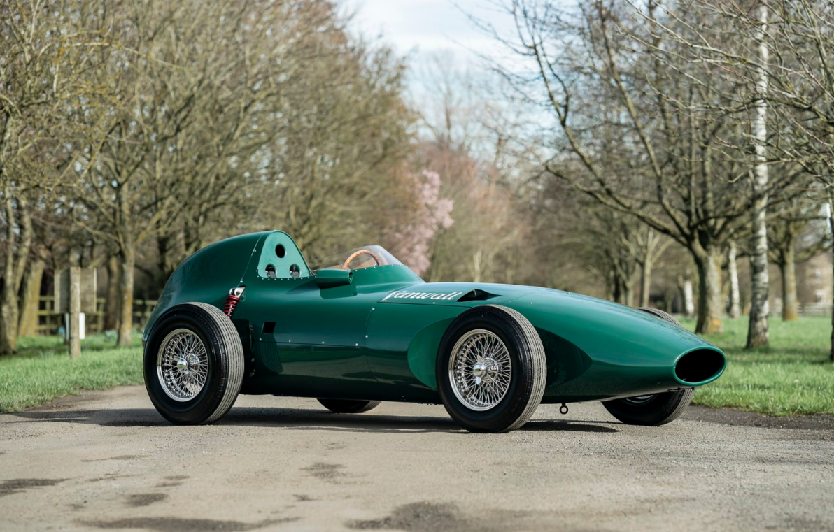 Alluxe® 1957 Vanwall VW5 Car For All Ages
